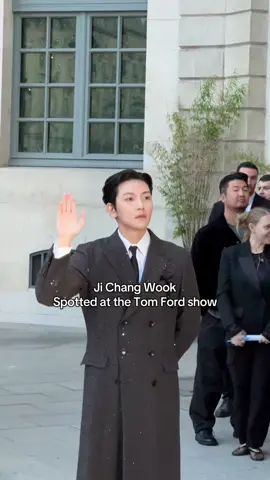 Ji Chang Wook shines at the Tom Ford show #tomford #FashionShow #ParisFashionWeek #jichangwook @tomfordbeauty 