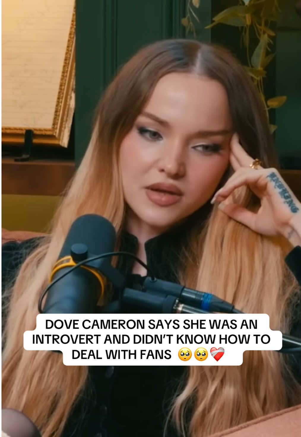 Dove Cameron on dealing with fans and being famous at such a young age 🤯🥹🥹 #dovecameron #fyp #foryou #viral 