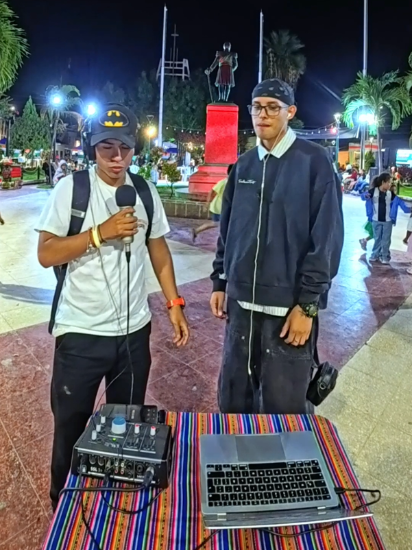 El dia de hoy nos encontramos con la promesa del trap cultural en chulucanas @Y S E C y nos canto un poco de su exito 