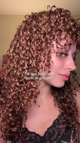 I prefer soft bouncy curls 😌 How about you? 👀🌀 #curlyhair #curlyhairtips #curlyhairroutine #curlygirl #curls 