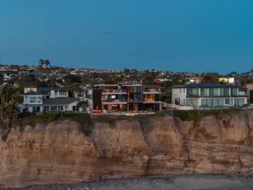 This $32,500,000 Mansion in California is such a vibe! 🤩 Do you think it’s worth the price? 🤔 #luxury #dreamhome #realestate #mansion #california 