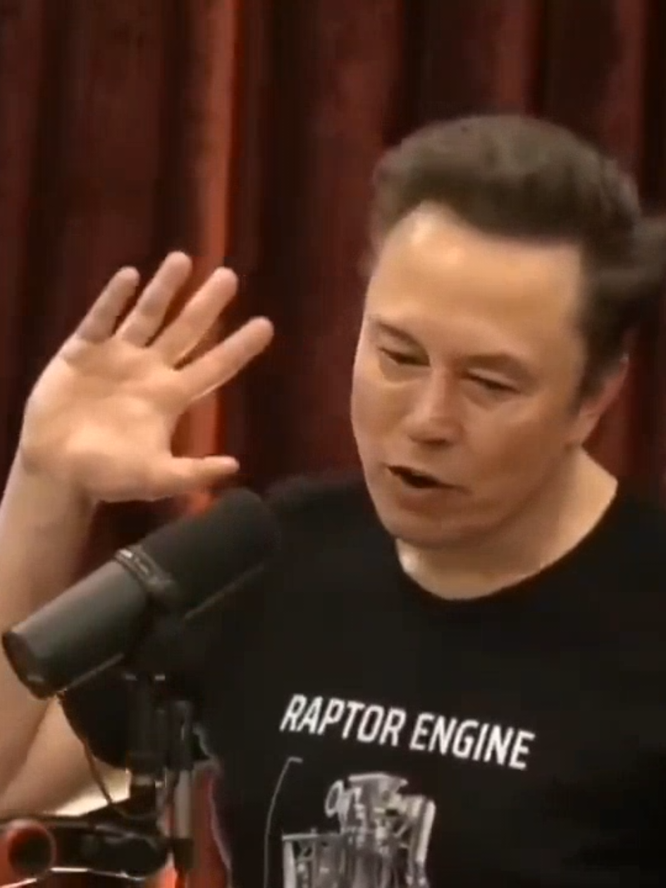 Mañana es día laborale #ia #humor #elonmusk #joerogan 