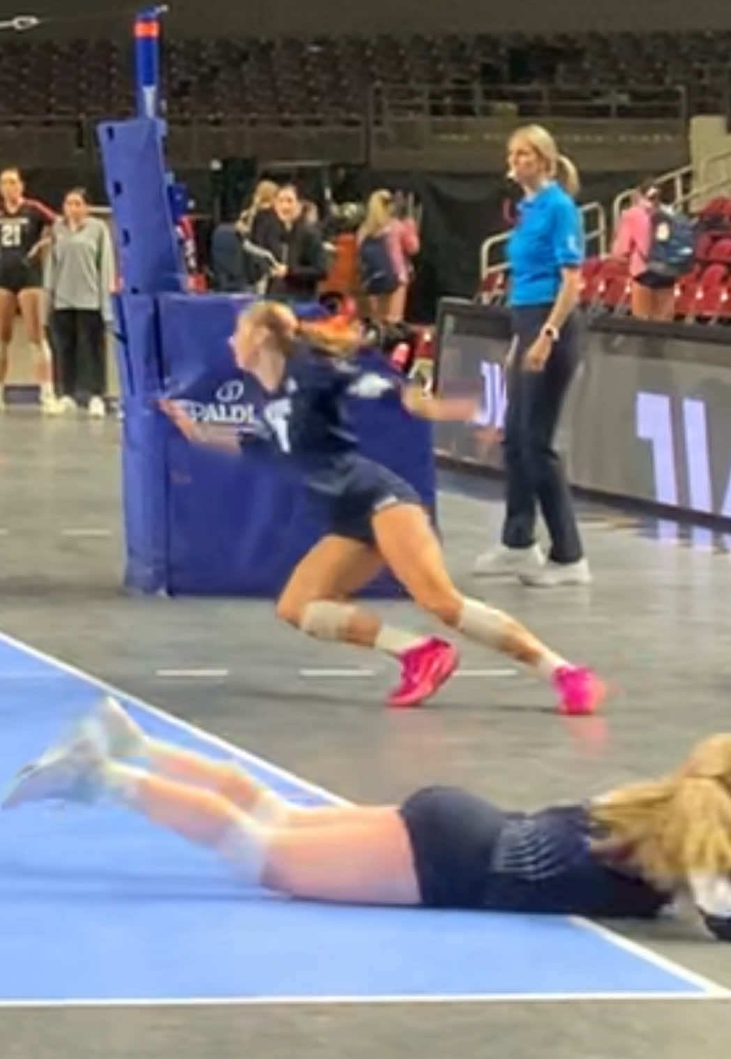 I’m still confused abt the last one #volleyball #defense #fail #volleyballworld #d1athlete 