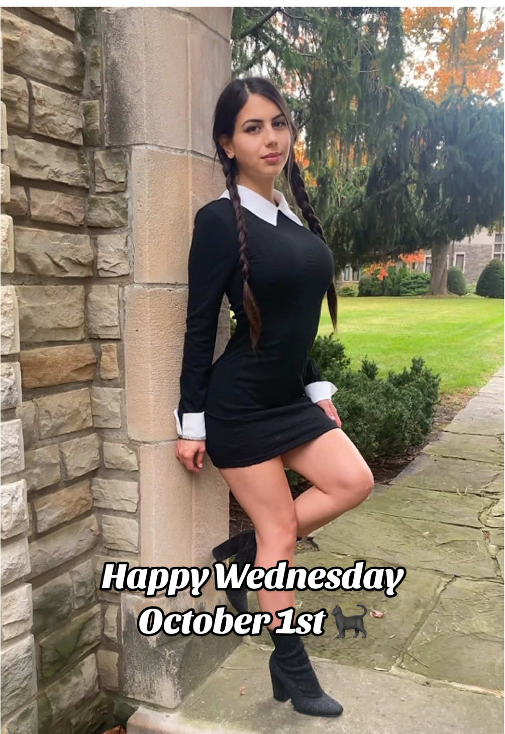 Happy Wednesday October 1st 🐈‍⬛ #wednesdayaddams #wednesdaynetflix #wednesdaycosplay #halloweencostume #torontoinfluencer 