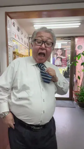 本当にタイミュージックはノリが良くて楽しい　本当にタイに行きたい誰か連れてって笑笑本当にタイ🇹🇭大好き เพลงไทยเพราะและสนุกมากๆ เลย ฉันอยากไปเมืองไทยมากๆ ใครก็ได้พาฉันไปที 555 ฉันรักเมืองไทยจริงๆ Ahhh វាជាបទខ្មែរ សូមទោស ប៉ុន្តែខ្ញុំចូលចិត្តបទនេះណាស់។ #三和交通 #踊おじさん #แท็กซี่ #🇹🇭 #ลุงเต้นรำ