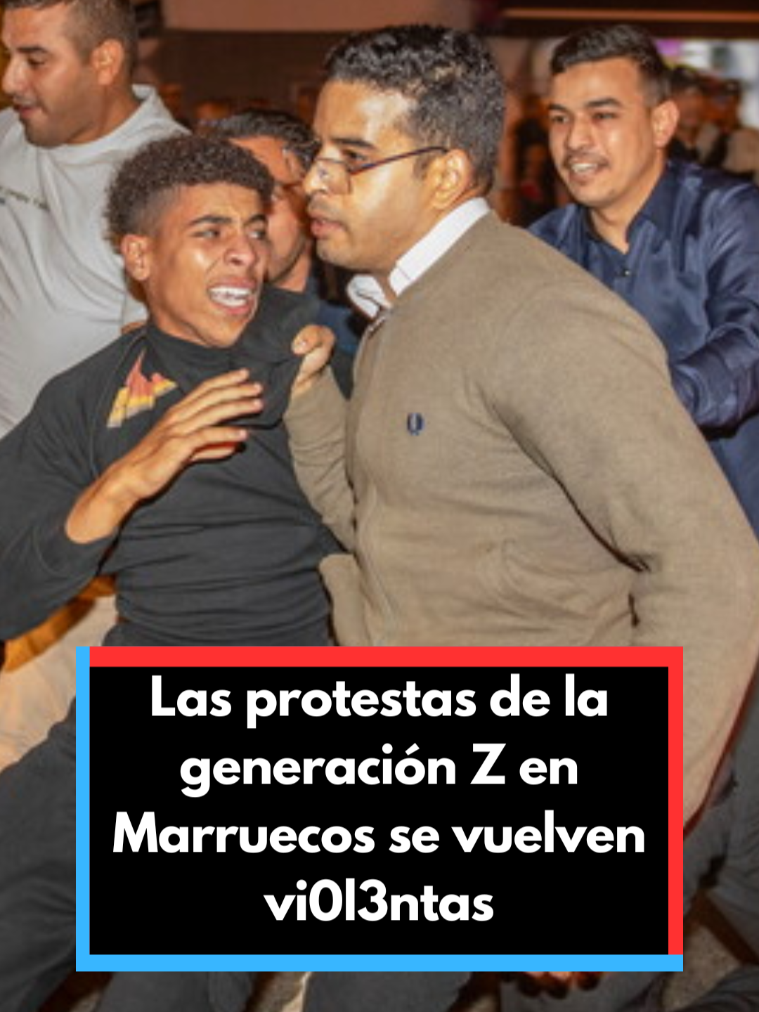 🔶Las protestas de la generación Z en Marruecos se vuelven vi0l3ntas y dejan 400 det3nid0s y 300 herid0s. Los jóvenes piden mejoras en sanidad y educación, oportunidades de trabajo y una mayor justicia social. Tras tres días sin pronunciarse, el Gobierno ha trasladado este martes su disposición a dialogar con los jóvenes. Tienes más información en rtve.es/noticias #noticiastiktok #news #noticias #marruecos #jovenes #generacionz
