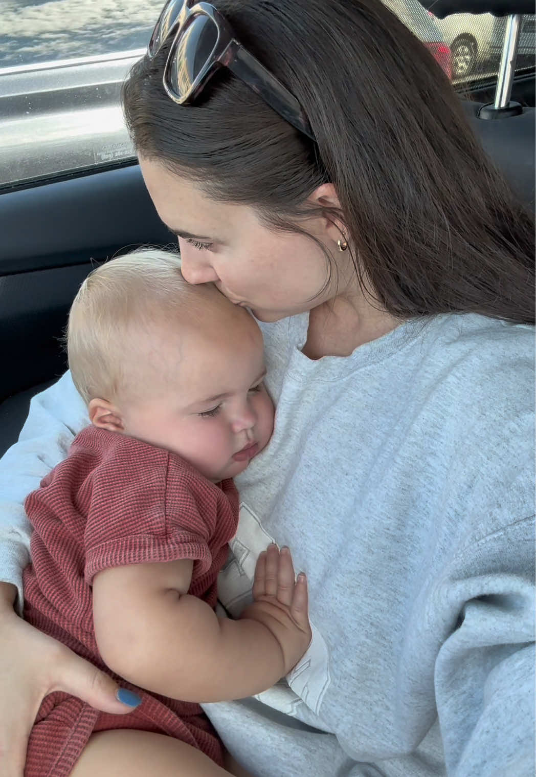 The fastest shopping I have ever done 🤣 shopping with kids is so hard! #shopwithme #MomsofTikTok #momlife #shoppingvlog #familypictures 