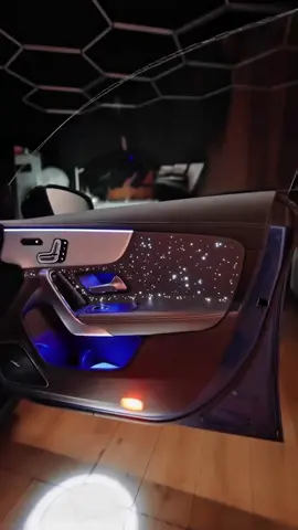Mercedes CLA met een sterrenhemel, logo en sterren in de deuren👀 Don’t ask if we can, ask if we would like to✨ 👉 Stuur ons een DM en maak jouw droom werkelijkheid. #mercedes  #mercedesamg #starlight #starsky #starlightheadliner 