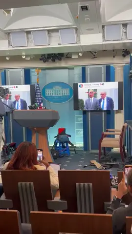 LMFAO! The White House is now playing the Hakeem Jeffries sombrero meme ON LOOP in the briefing room 🤣🤣🤣🤣