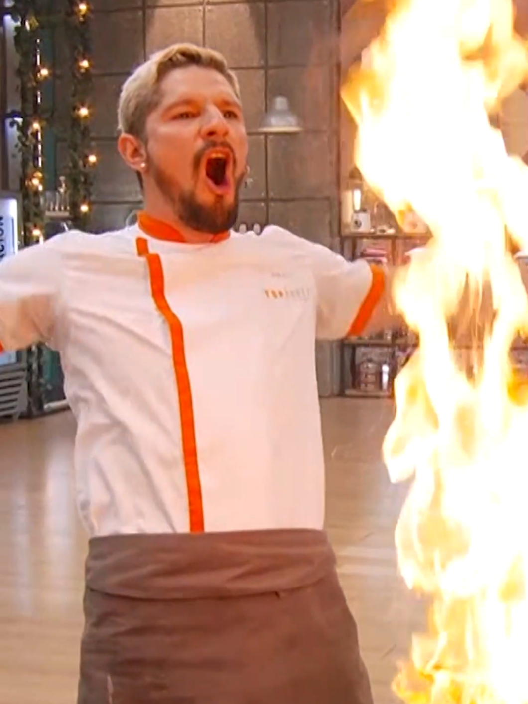 La lucha por convertirse en el cuarto semifinalista está que arde 🔥 y tiene a todos con los nervios de punta. 😵🔪 ESTA NOCHE #TopChefVIP4 7pm/6c por Telemundo.