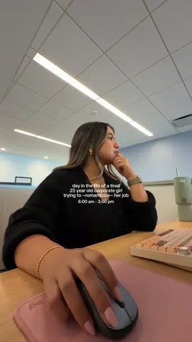 day in the life of a tired corporate girly 🥱🖥️👩🏽‍💻💤 romanticizing my busy week so i don’t lose it lol 🫠 #cometoworkwithme #officevlog #workvlog #workdayinmylife #corporategirl 