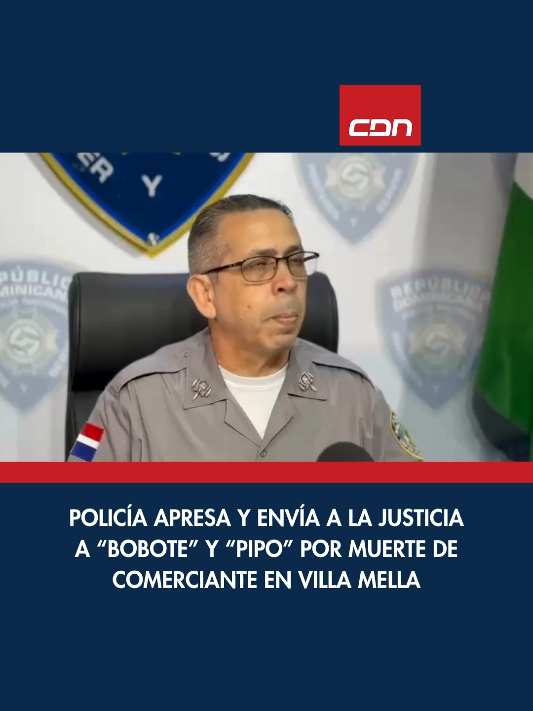 Agentes de la Policía Nacional apresaron a dos hombres acusados de causar la muerte del comerciante José Luis Bello Rosario, de 43 años, quien resultó herido de bala durante un intento de robo en su residencia, donde además operaba un colmado, ubicada en el sector Mata Gorda, Villa Mella. Los detenidos por miembros de la Subdirección de Investigación (Dicrim) de Santo Domingo Norte, son Ismael Moreta (alias “Bobote”) y Héctor Manuel (alias “Pipo”), quienes estaban siendo activamente buscados mediante la orden de arresto No. 530-2025-EMES-02418, por su responsabilidad en el hecho. #CDN #CDN37 #Noticias #NoticiasRD #Nacionales #RepublicaDominicana #PoliciaNacional #VillaMella #MataGorda