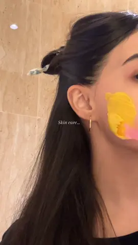 ماسك الكركم مره حلو بس تأكدوا ان الكركم خاص للجسم مو الاكل عشان ماتصيرون 🍊#fyp #explor #skincare 