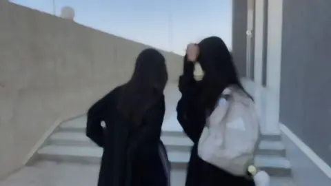 جبنا بنت تصورنا يوم خلصنا قلت لها كملي يومك طبيعي كانك ماشفتي شي#فطسنا_ضحك#استرو_على-ماوجهتو#اكسبلور #الشعب_الصيني_ماله_حل😂😂 