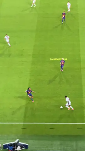 Le 1er but Parisien signé Mayulu sur un très bon travail de Nuno Mendes  #mayulu #nunomendes #psg #ldc #barcapsg 