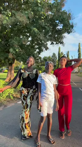#ตามจังหวะ🥰 @reinelagare2 @REINE 👸🏿DOUCE💜12 @ASSI 💚Elle ~même 