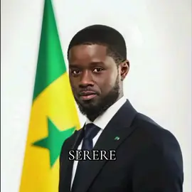 Les Sérères sont un peuple d’Afrique de l’Ouest vivant principalement au Sénégal et en Gambie, où ils représentent environ 15 % de la population sénégalaise. Le terme « sérère » désigne à la fois l’ethnie, la langue et la religion traditionnelle. Dans leur spiritualité, ils vénèrent Roog, l’Être suprême, ainsi que les pangool, esprits protecteurs et ancêtres. La culture sérère est aussi marquée par des rites d’initiation, comme le Ndut, et par une riche tradition orale transmise par les griots. Aujourd’hui, la plupart des Sérères sont musulmans ou chrétiens, mais ils continuent de préserver leurs coutumes, leurs chants et leurs danses, qui occupent une place importante dans l’identité culturelle de la région.#serere #Sénégal #westafrica #histoire #culture 