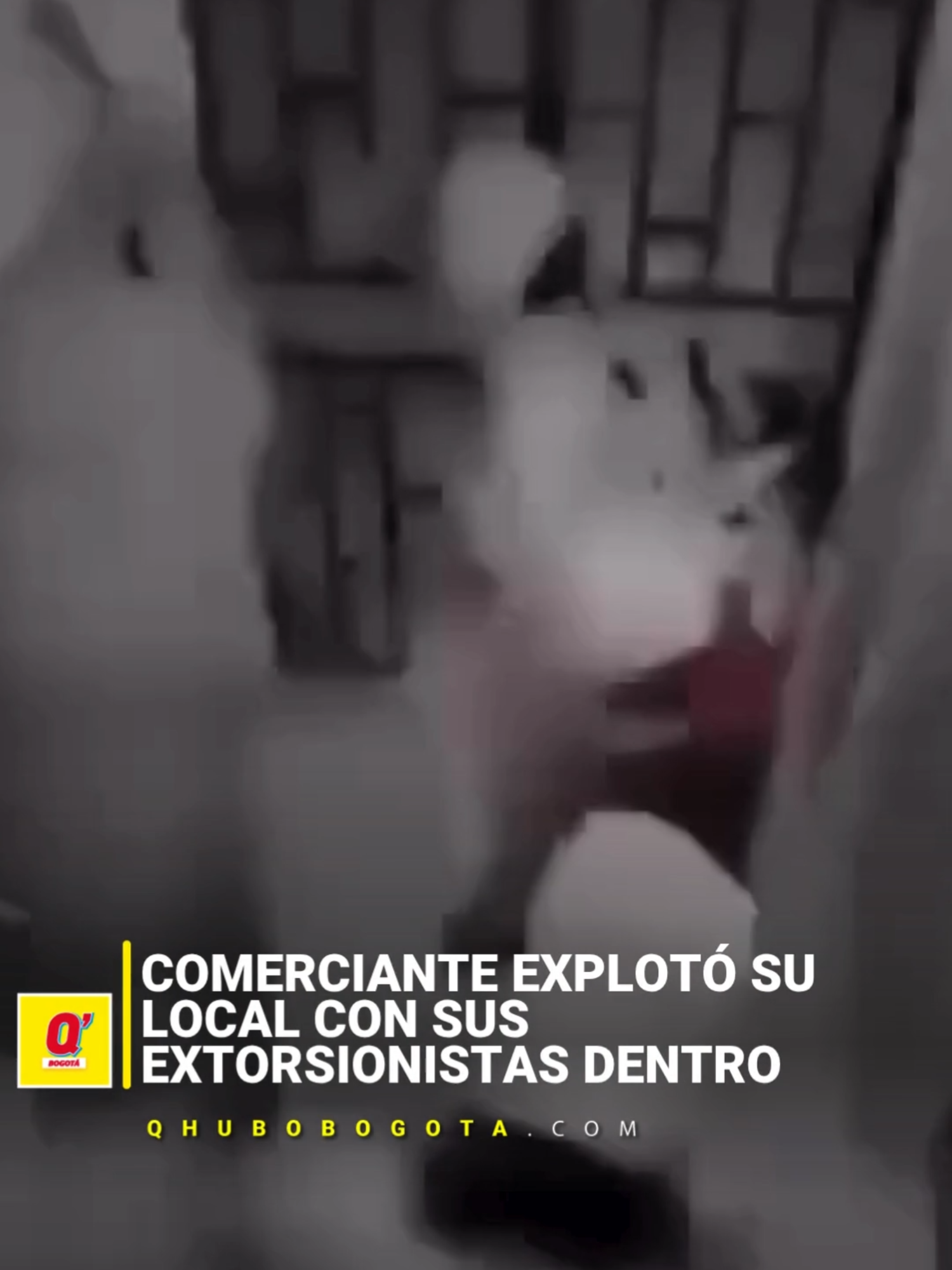 #AsíPasó Un comerciante en Arequipa, Perú, decidió tomar la justicia por su mano y detonó un artefacto explosivo dentro de su propio negocio cuando un grupo de presuntos extorsionistas armados ingresó a cobrarle. La explosión causó la muerte de cinco personas, señaladas de pertenecer a una banda de “cobro de piso”. Lea la noticia completa en el link de la biografía.