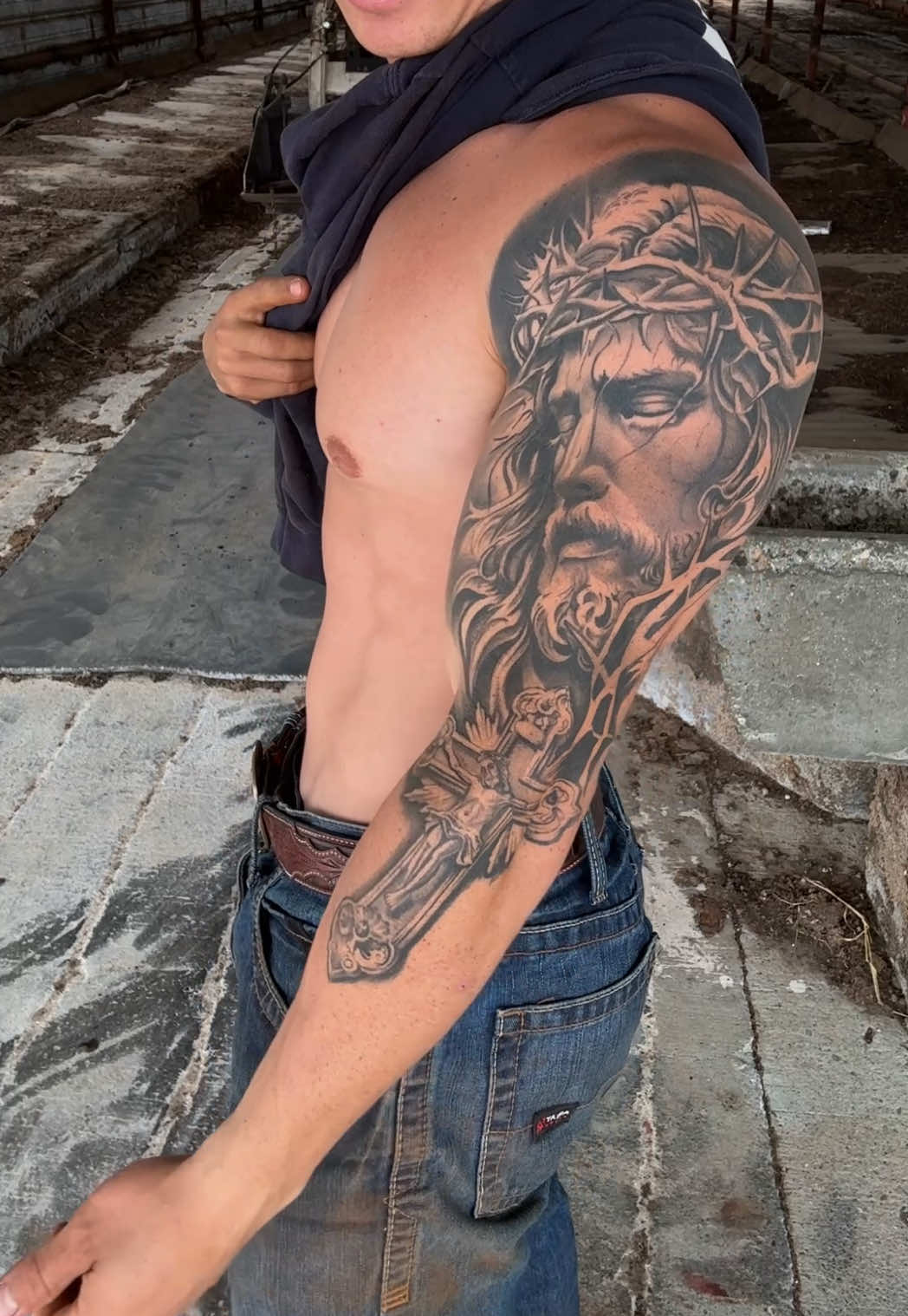 Replying to @Kneeco Can’t believe I dropped the load😂 #welding #bluecollar #jesus #teaapp #men 