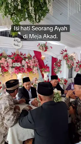 isi hati seorang ayah saat melepas anak gadisnya di meja akad. #weddingcontencreatormuba #fyp #weddingmuba #weddingcontentcreator #weddingtiktok 
