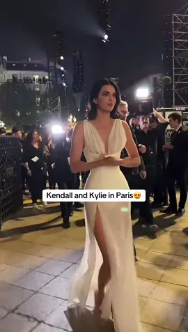 #Kendalljenner #kyliejenner #Paris 