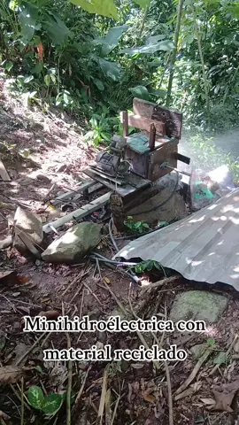 minihidroeléctrica con material reciclado #hidroeléctrica #materialreciclado #generadorelectrico #creadoresdecontenido #tiktokviral 