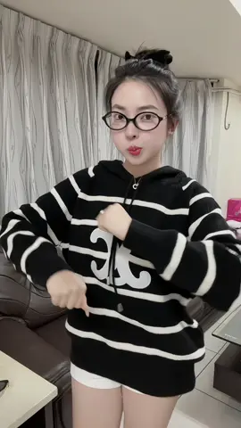 2 màu màu nào cũng xinh ý 