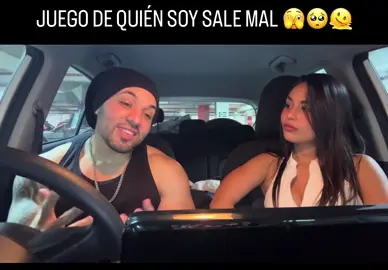 Todo era risas hasta que se puso seria con las adivinanzas 🤯😂 … yo solo quería jugar y terminé en juicio. ¿Les ha pasado que un juego inocente se les fue de las manos? @Maria Sanchez Martin  #quiensoy #ParejaComedia #SaleMal #MomentosDivertidos #HumorEnPareja  