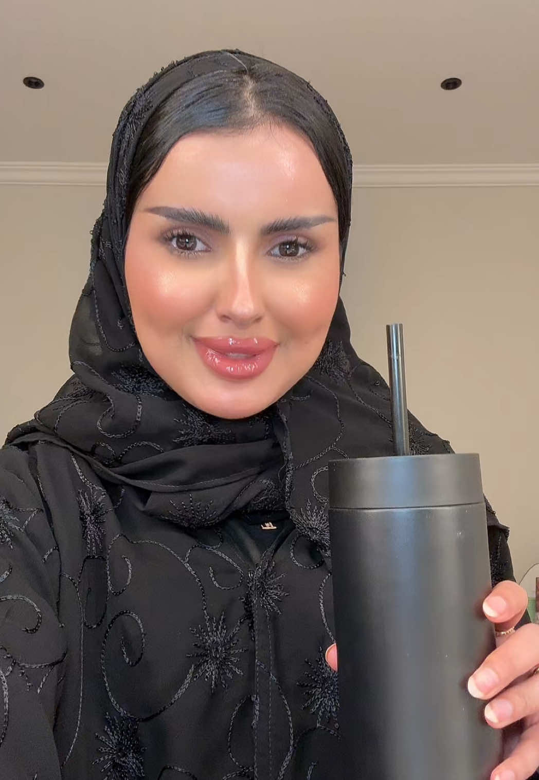 العباية من@عبايات دارلينا 