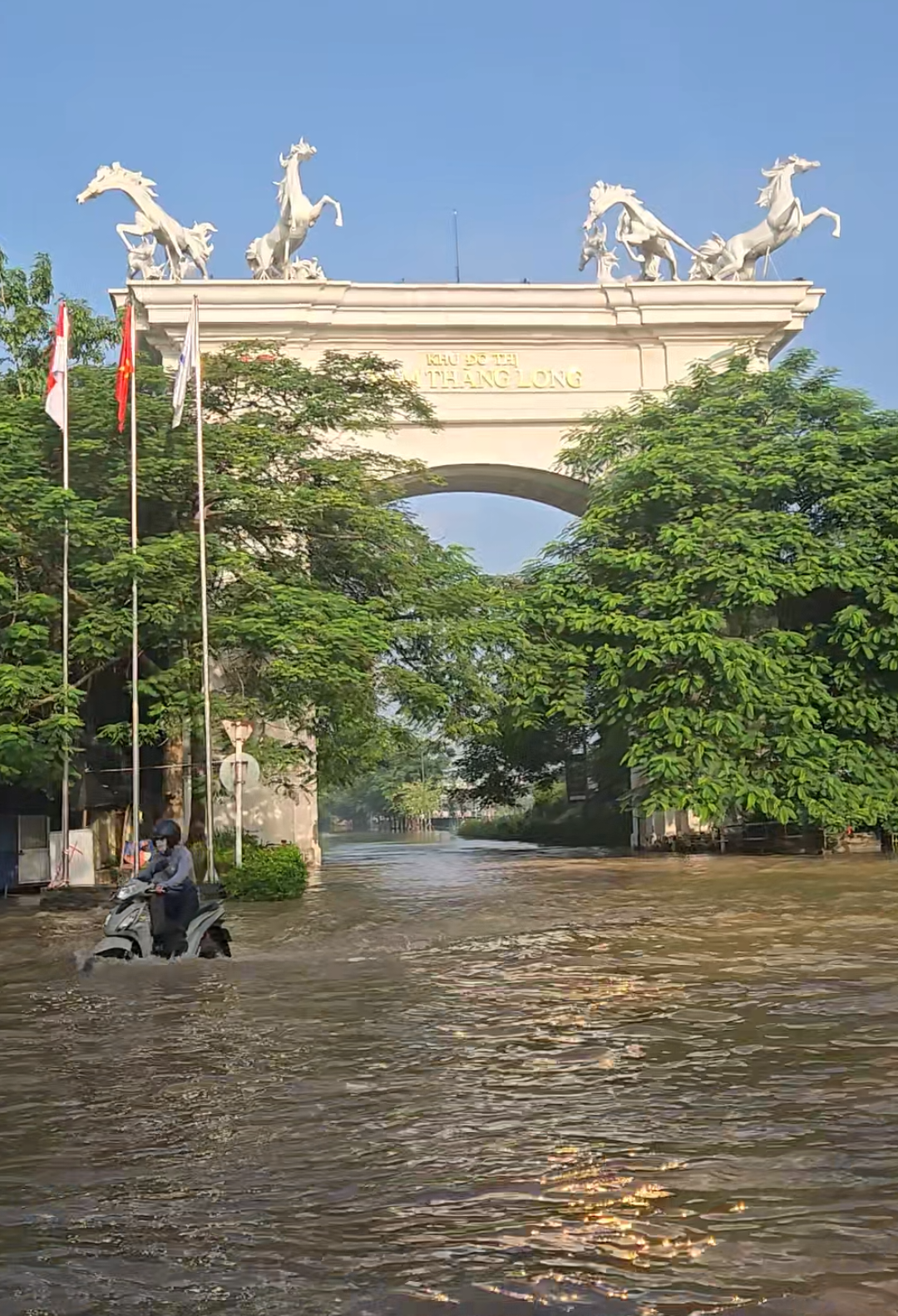 sáng trong tuần ra sân bay đón chồng xong chồng chở thẳng ra biển hehe chill vô cùng
