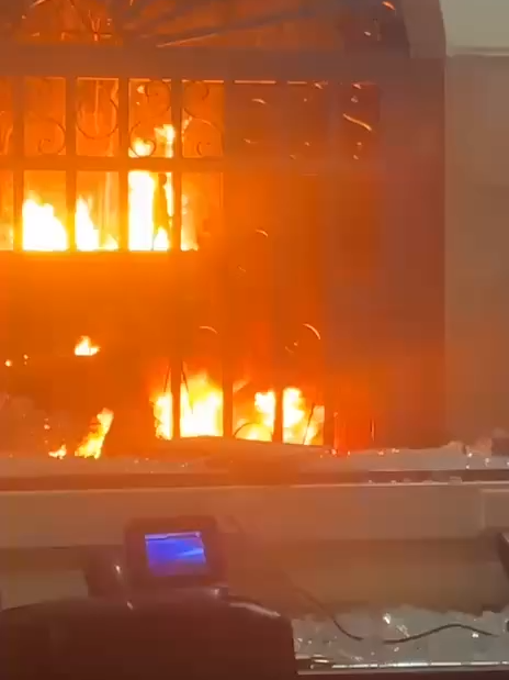 جدارمي من بريكاد تامنصورت كيطلب المساعدة  محاصراه العافية