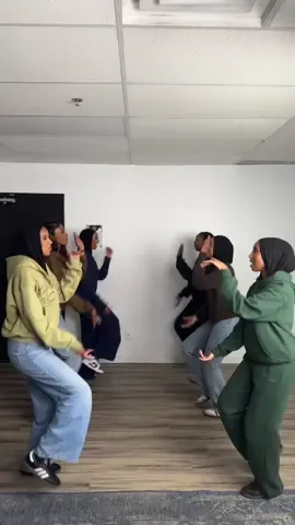 Somebody hire usssss, we’re taking bookings🫶🏾🌟 #fypシ゚ #somalitiktok #dhaanto #viral #dance 