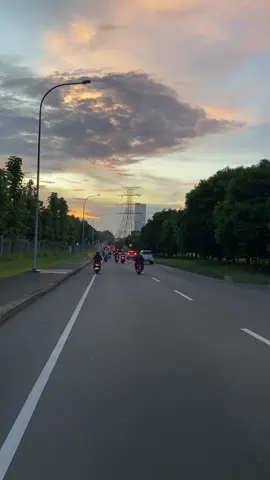 Padahal nganggur tapi milih stay dicikarang🙂 #cikarangpeople 