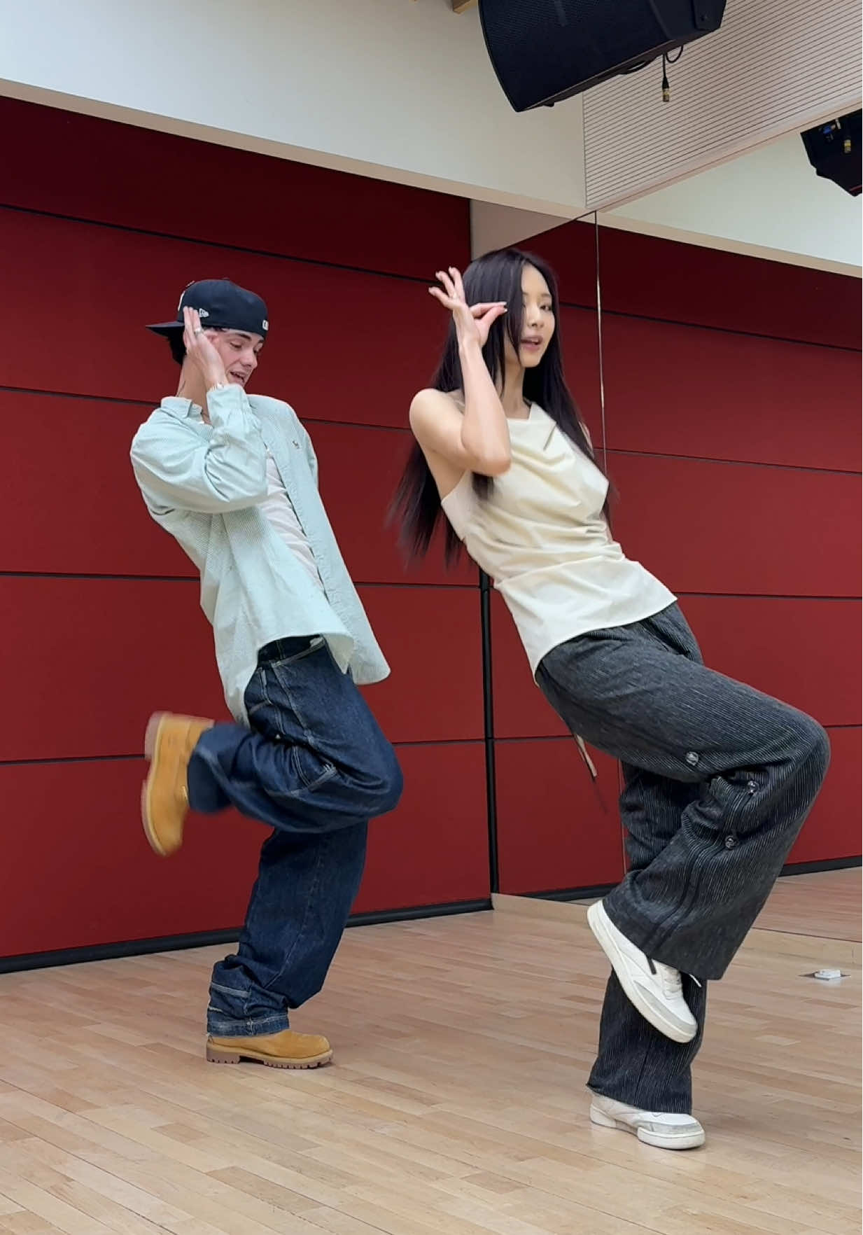 new blink dance unlocked, dance ur lil hearts out xoxo  #BLINK #TZUYUxCORBYN #TZUYU