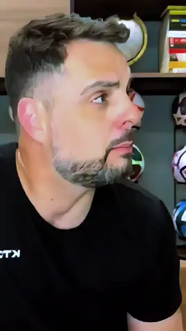 Caca faz pênalti inacreditável  . . . . . . . . . . . . . . . . . . . . . . #chicogarcia #corinthians #penalti #caca #fouryou 