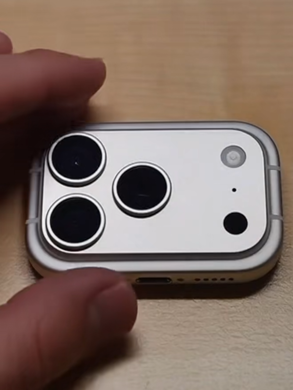 Hands-on iPhone 17 កាតឿ 🤣🤣🤣 #iphone #iphone17pro #iphone17promax #iphone17series #fyp 