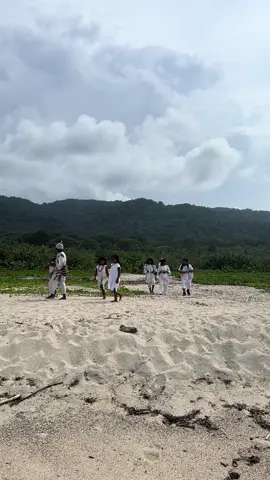 Parchándome el Parque Tayrona en la Sierra Nevada de Santa Marta. Salir a caminar con Los Kogi es algo impremiable.  #parquetayrona #parquetayrona🇨🇴 #santamarta #santamartacolombia🇨🇴 #sierranevadadesantamarta 