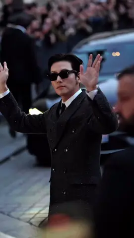 Okt 01, 2025 - Ji Chang Wook Paris Fashion Week 2025 📽 IG daria.video #jichangwook #지창욱 #TOMFORD #parisfashionweek2025 #JCWxTOMFORD 