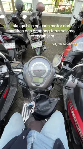 antara aku yang ga ada tenaga tanpa kamu atau aku yang oon ya? #buttalktowho #sad 