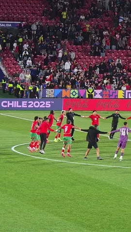 Todo es alegría en el plantel de Marruecos y como no si le ganaron a Brasil por 2 a 1 y aseguraron su paso a Octavos de final quedando primeros del grupo con 6 pts. Le sigue México con 2 pts, tercero Brasil con 1 y cuarto España tambien con 1. 🎉🇲🇦🎉 #fyp #mundialsub20 #futbol⚽️ #morocco #chile 