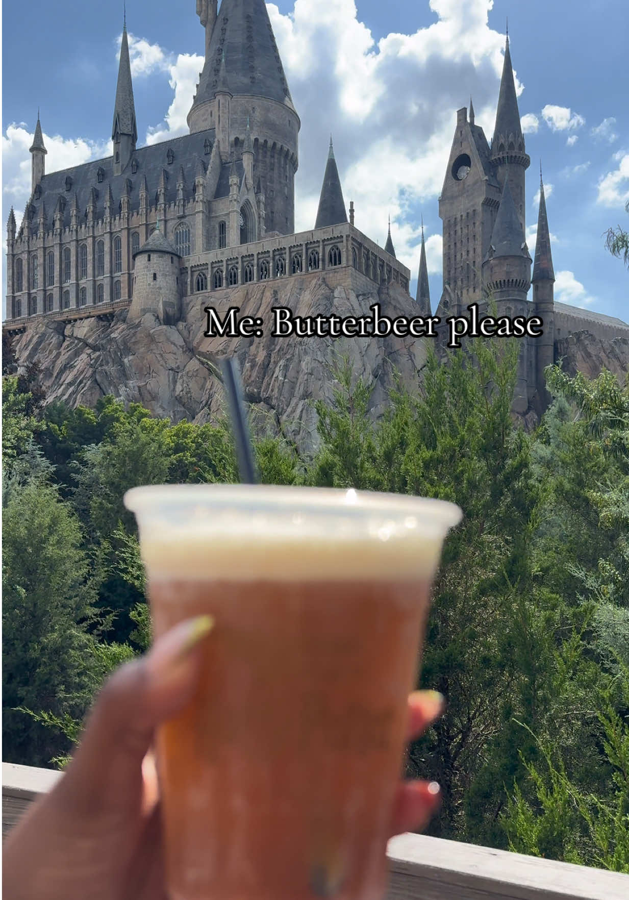 Can’t count how many times I’ve had Butterbeer on this trip 🙊 #butterbeer #harrypotter #wizardingworld #universalstudios #fyp @Universal Orlando Resort @Harry Potter 