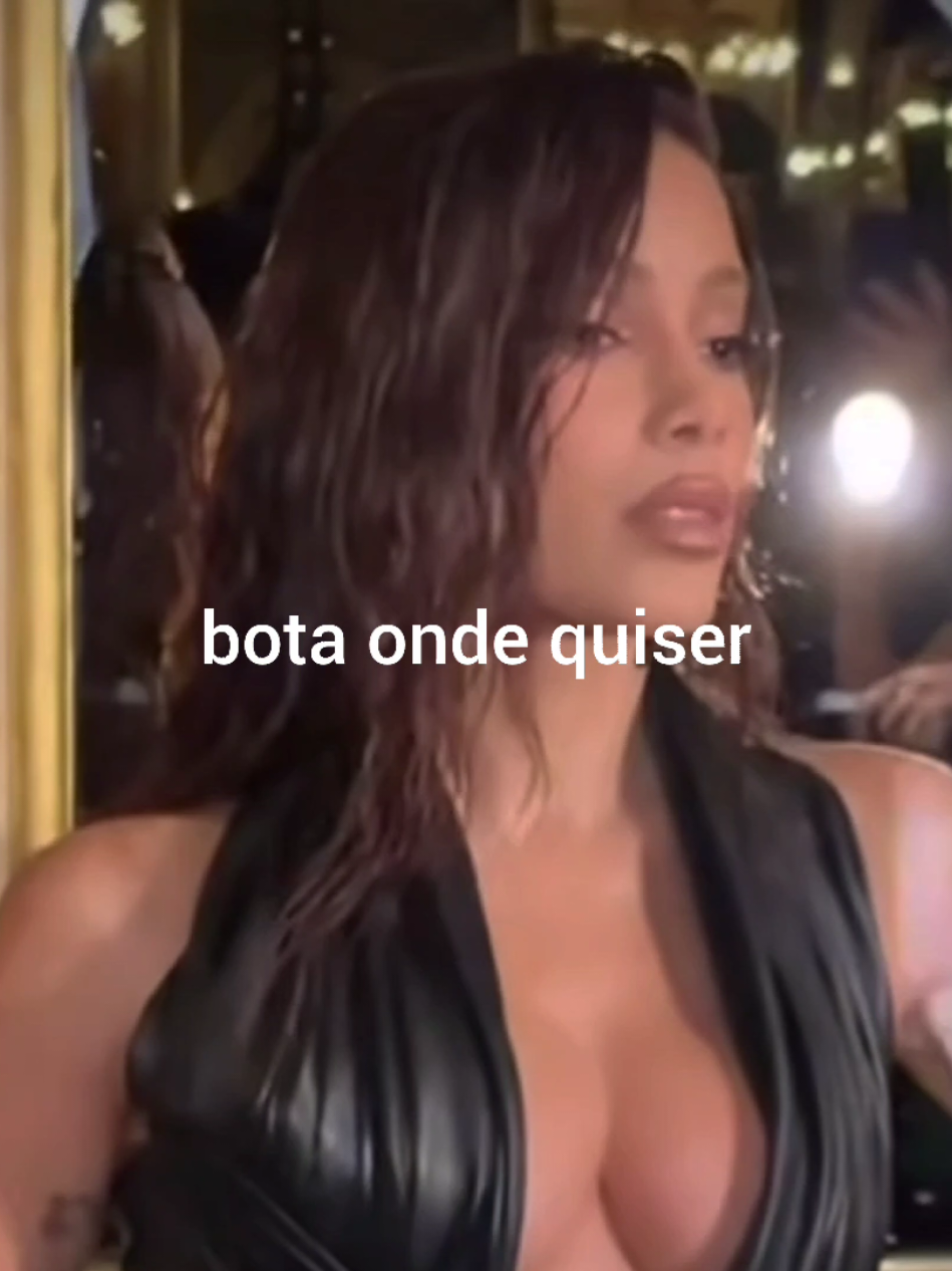 são paulo - @Anitta @The Weeknd  #parisfashionweek #anitta #funk #adrianalima #theweeknd 