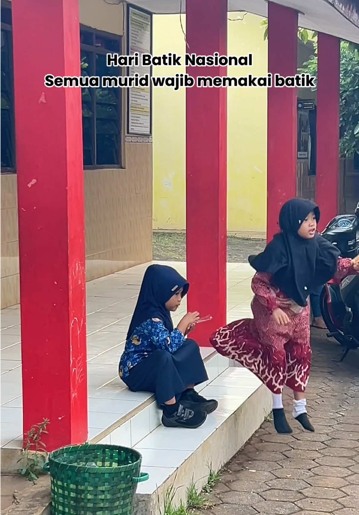 Yang penting pakai batik 🫢