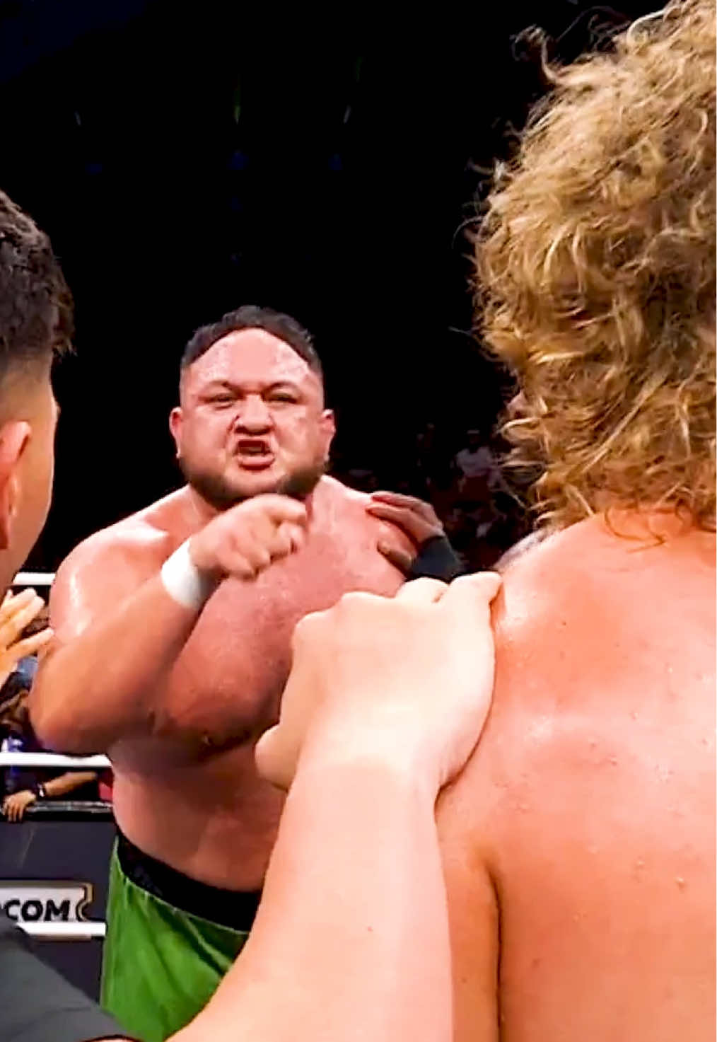 Tensions are rising between AEW World Champion Hangman Page and Samoa Joe! 😳 Watch #AEWDynamite’s 6th Anniversary LIVE on TBS & streaming on HBO MAX!