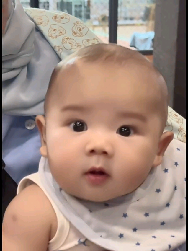 mochi arash yang selalu sadar kamera, ganteng banget nih bayik, MasyaAllah Tabarakallah #aaliyahmassaid #thariqhalilintar #thoriqhalilintar #arash #babyarash 