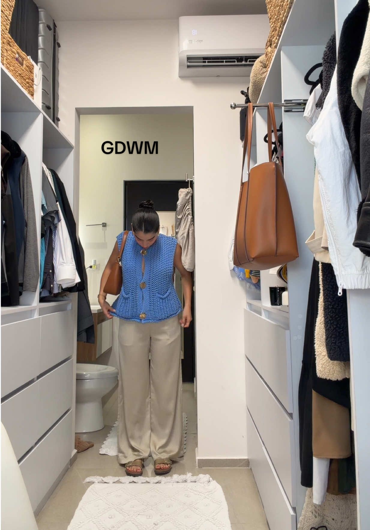 GDWM para salir a pasear con el Sr. por nuestros 9 años de novios 🤍 #fyp #viral #viraltiktok #outfit #OOTD @UNIQLO USA @ZARA @BIRKENSTOCK @Ginebra Joyeria @DanielWellington @Sol de Janeiro Inc @Gisou @touchland @Benefit Cosmetics @Clinique @kate spade new york 