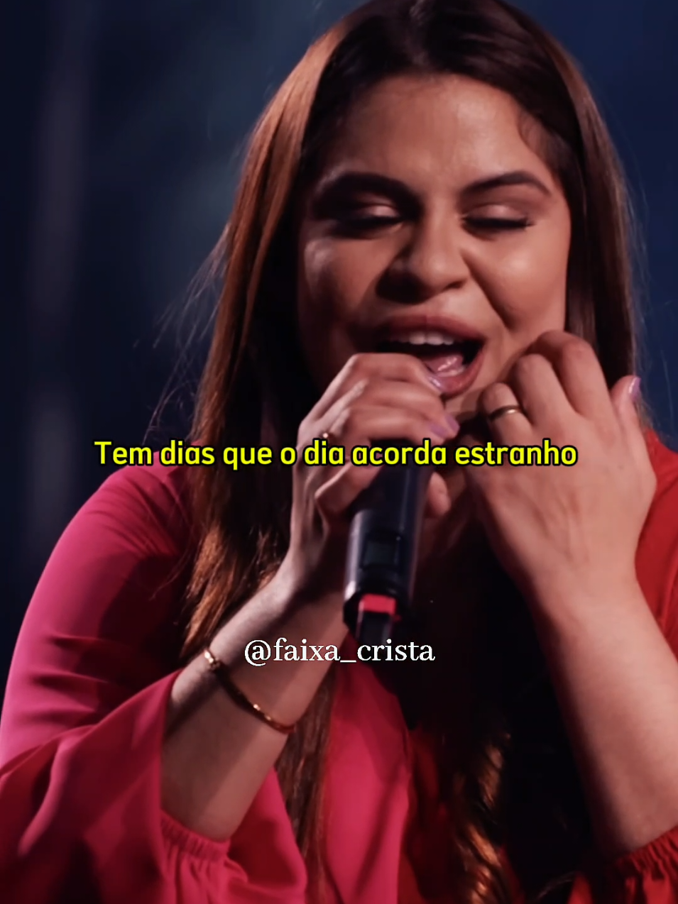 Tem dias que o dia acorda estranho !!                                             #musicagospel #gospel #louvor #viral #fycristao 