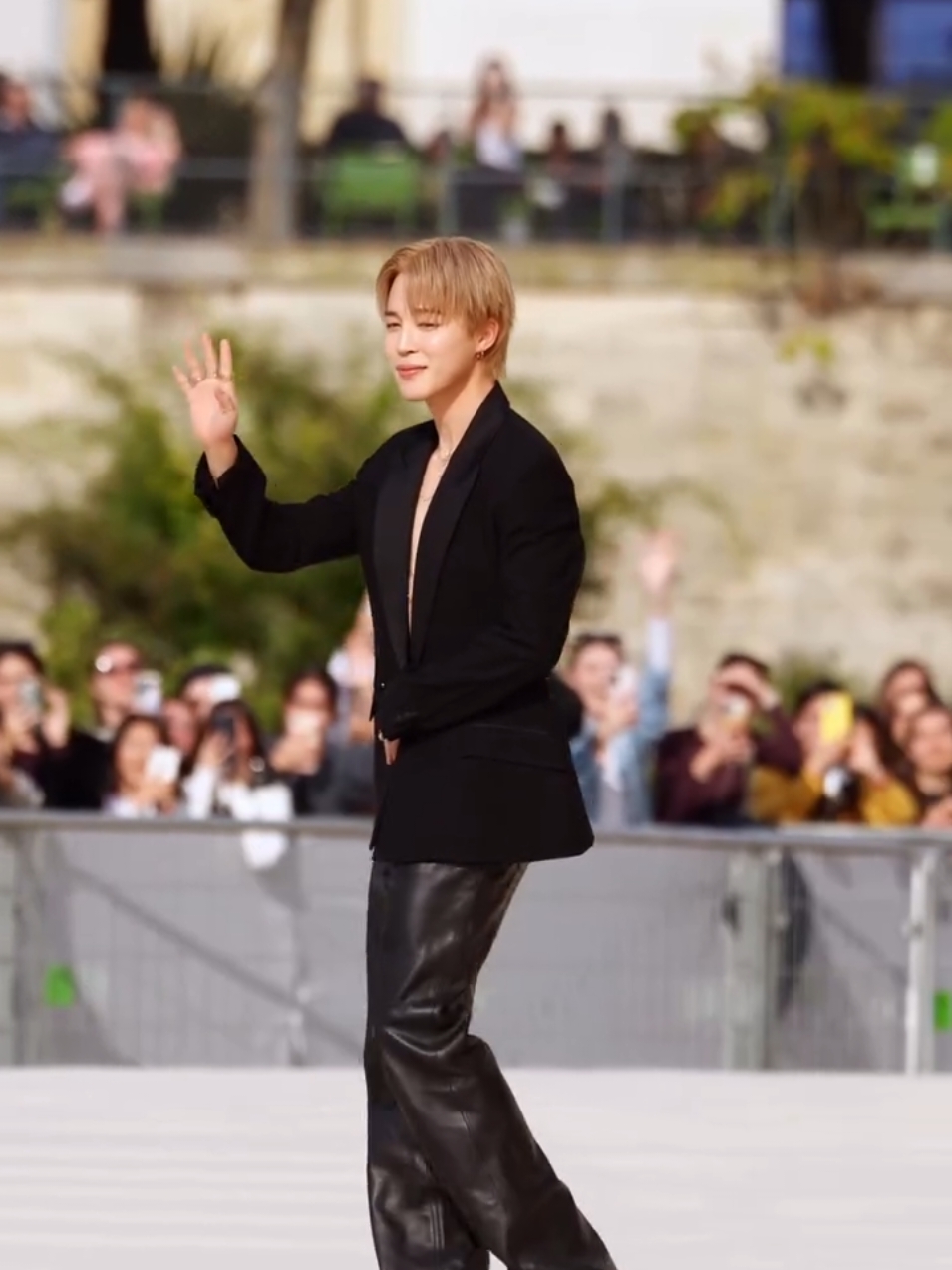 Park Jimin 😭😭 #parkjimin #jimin #jiminxdior #dior #diorss26 #pfw #bts_official_bighit #bts #army #fyp 
