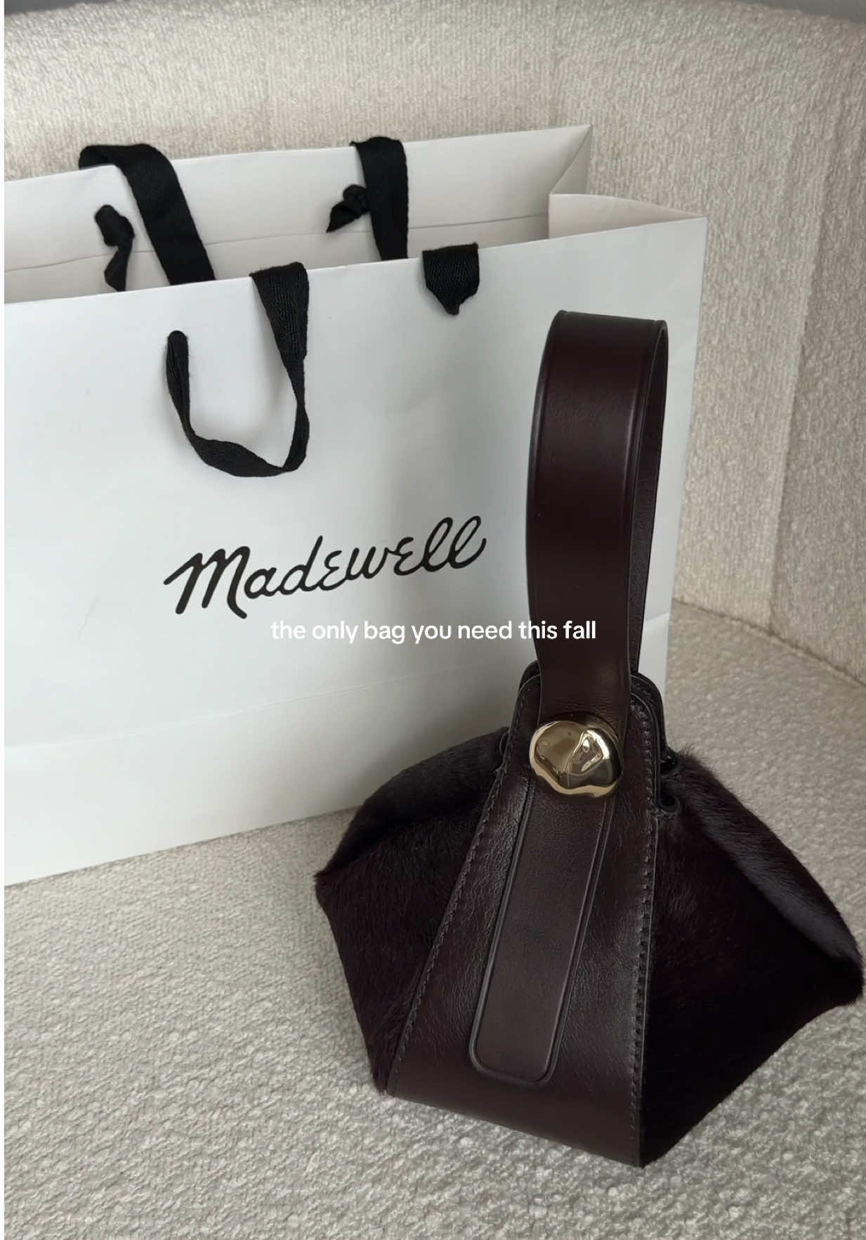 I think I found the most perfect bag from @madewell #madewellbag #fallfashion #fallinspo #pinterestinspo #fallbag 