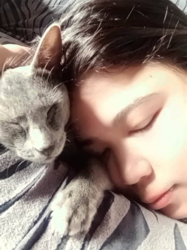 Goodmorning sunlight with grey💛 #fyp 